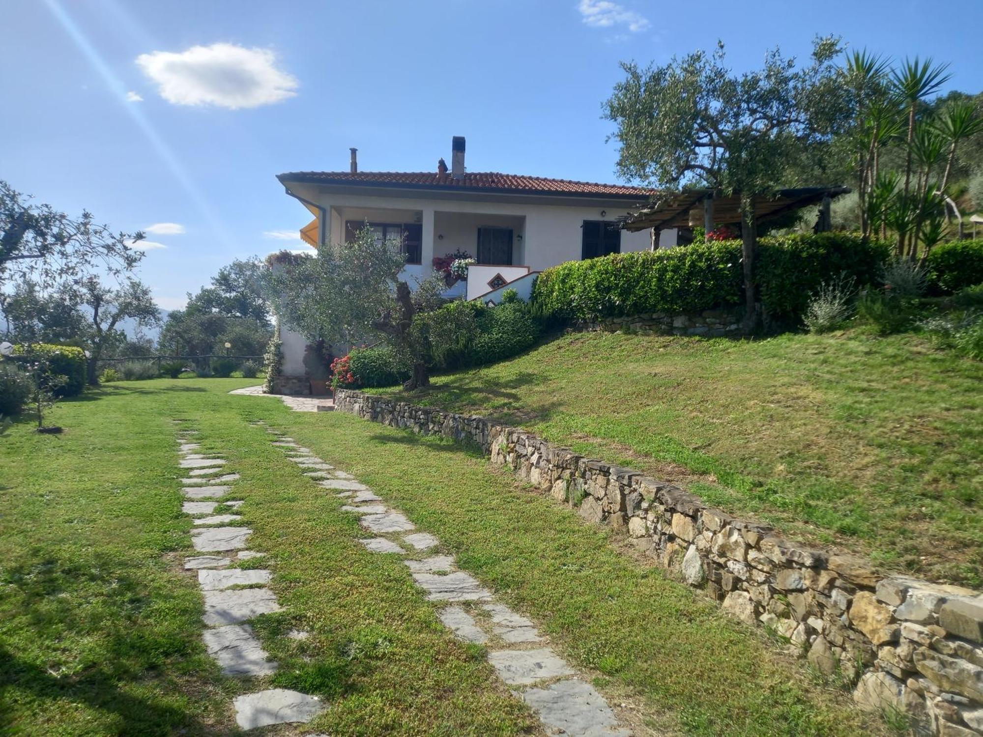 Il Colle Della Brina Hotel Sarzana Exterior photo